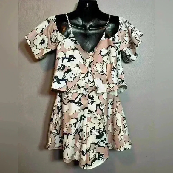 J.O.A Los Angeles Floral Romper Cold Shoulder Size XS - Picture 4 of 10